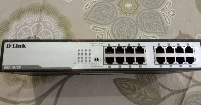 D-Link DGS‑1016D 16‑Port Gigabit Desktop Switch 3