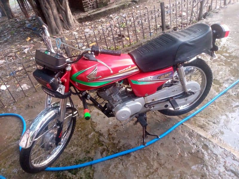 Honda 125 bike condition  10 by 10 Al ok bike 1