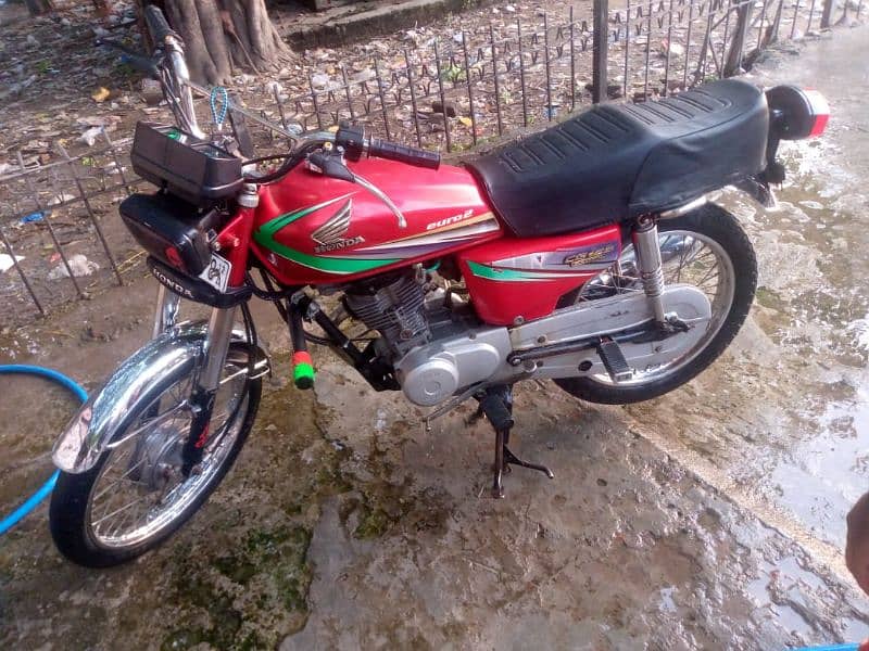 Honda 125 bike condition  10 by 10 Al ok bike 2