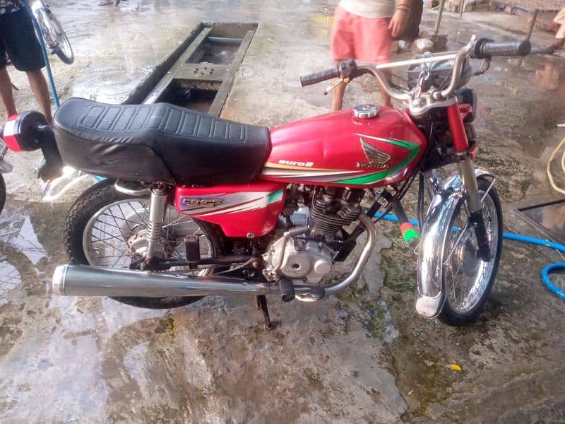 Honda 125 bike condition  10 by 10 Al ok bike 3