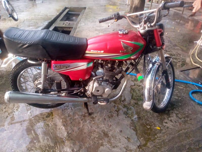 Honda 125 bike condition  10 by 10 Al ok bike 5