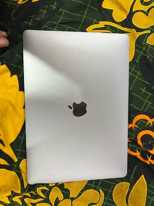 selling MacBook Air 4