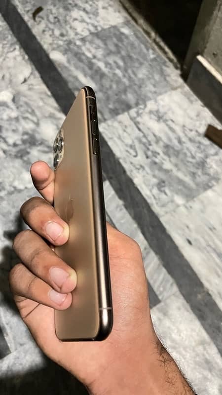 iphone 11 pro max golden 10/9 64gb jv penal battery chane face ok 3