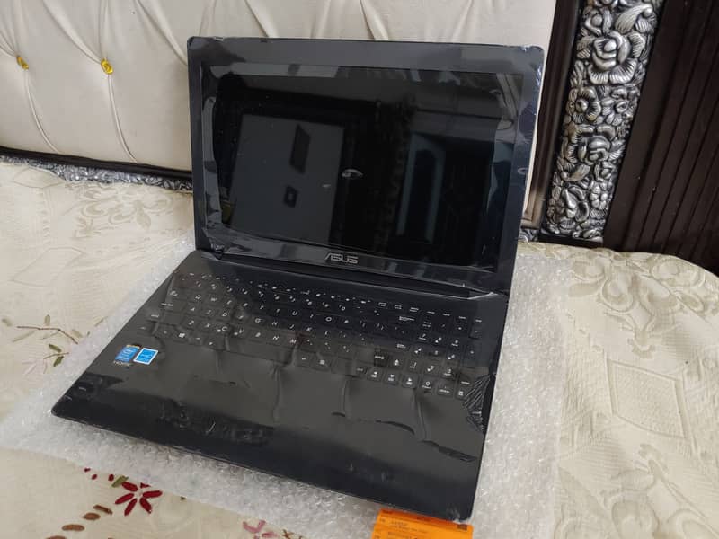 Asus X553m (Pentium 3rd gen 4GB + 500GB HDD) 4