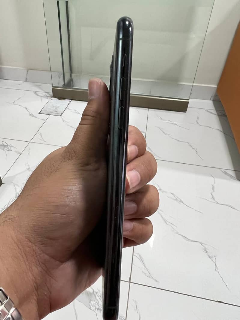 IPHONE 11 PRO MAX 64 GB 2