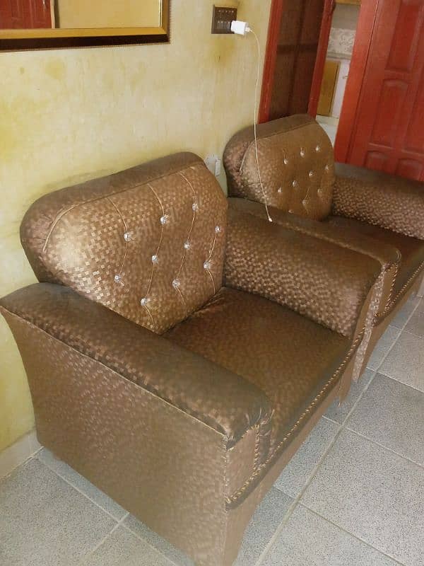 5 seater sofa set for sale in orangi town 0