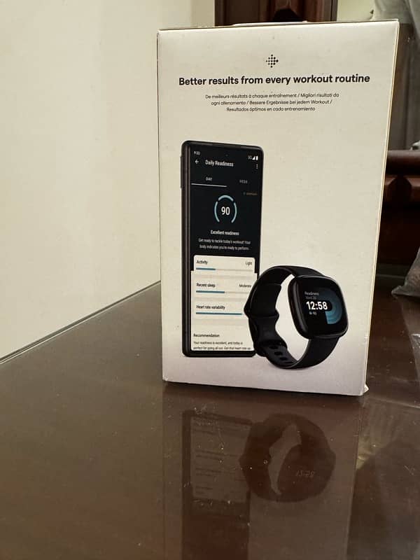 Fitbit Versa 4 Boxed pack 1