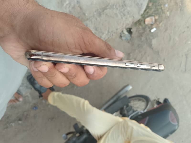 iphone xs condition 10 by 10 non pta exchange posiblw with ipad or mbl 1