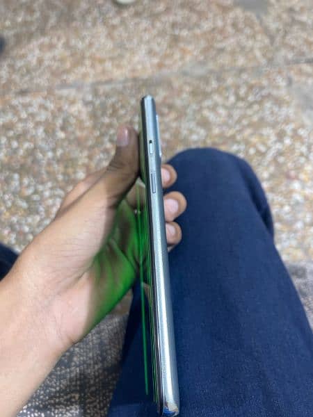 one plus 8t  green line on screen 42000 2