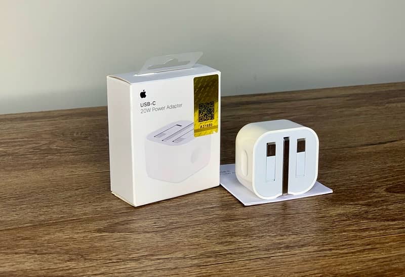 Apple Original 20W Adapter USB-C  &  Apple Original Lightening Cable 1