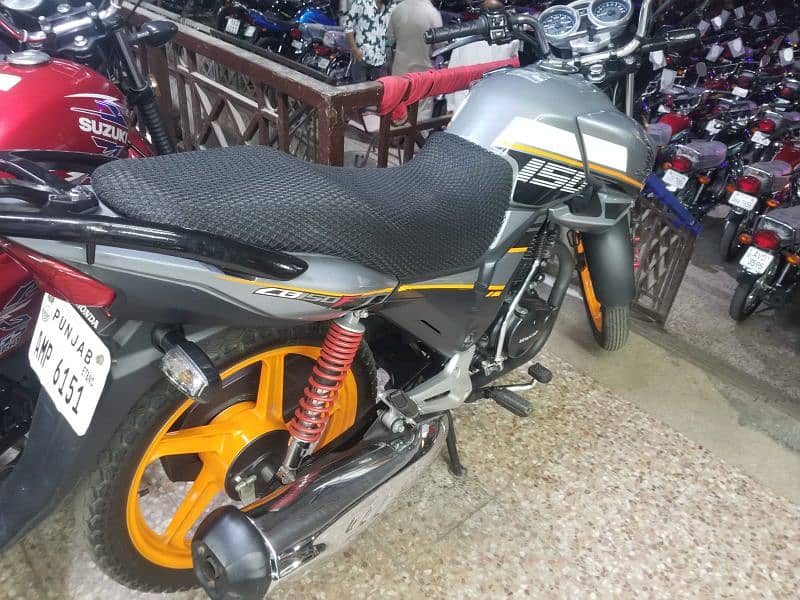 Honda fb 150.2022 modal. original engine . complete Papar. lahore regs 0