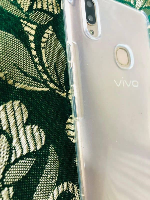 Vivo V9 (4GB RAM, 64GB Storage) 0