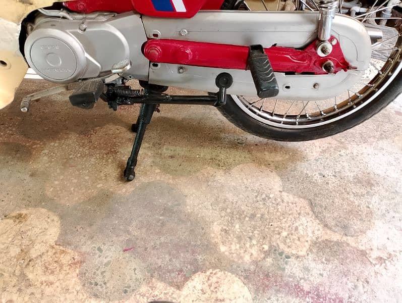 Honda 70CC 1987 (48000) 0/3/3/3/2/0/7/6/4/1/2 3