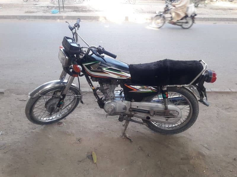 Honda 125 dadu nmbr enjen me awaz hy . PRICE FAINAL HY. 1