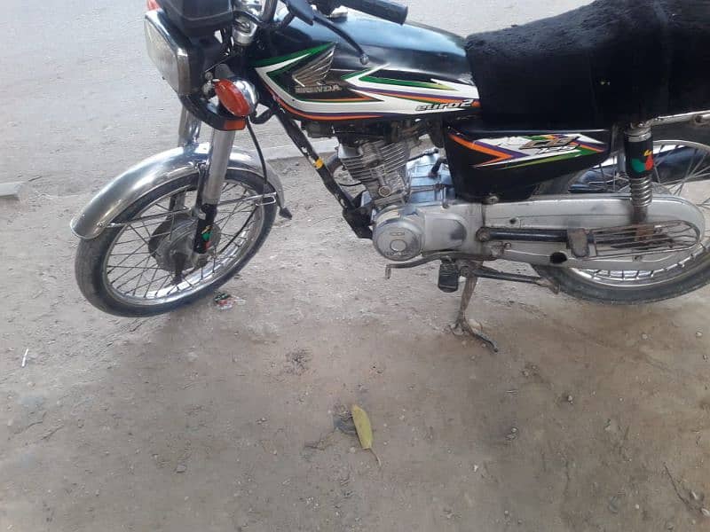 Honda 125 dadu nmbr enjen me awaz hy . PRICE FAINAL HY. 4