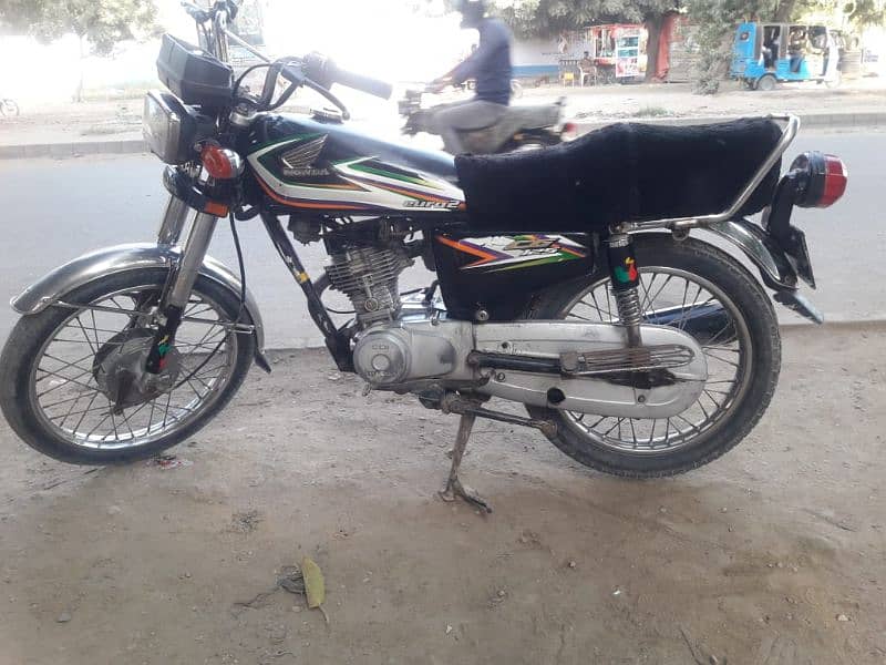 Honda 125 dadu nmbr enjen me awaz hy . PRICE FAINAL HY. 6