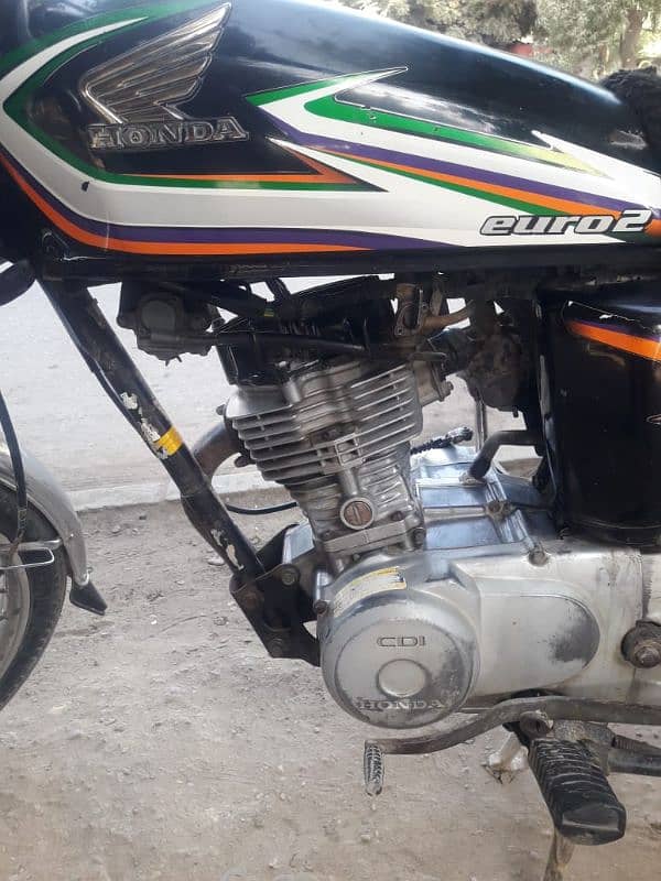 Honda 125 dadu nmbr enjen me awaz hy . PRICE FAINAL HY. 11