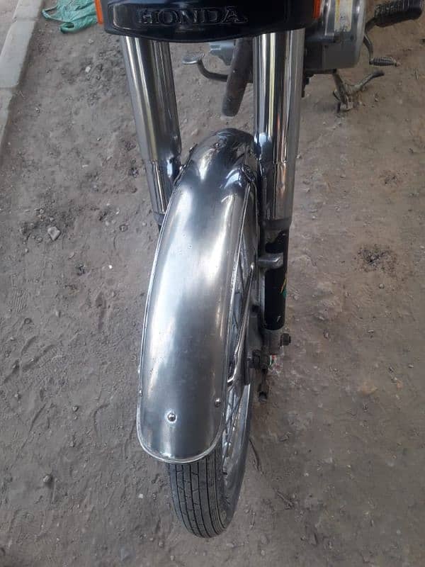 Honda 125 dadu nmbr enjen me awaz hy . PRICE FAINAL HY. 12