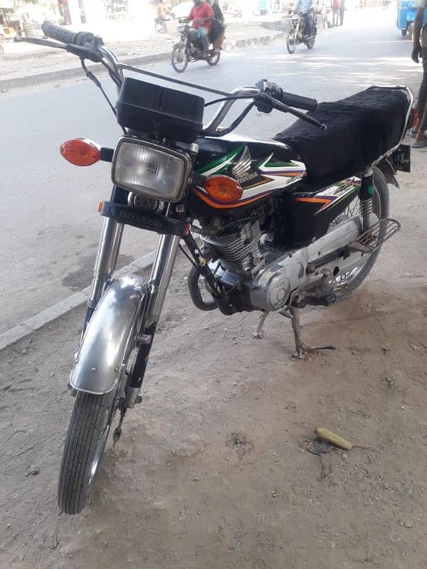 Honda 125 dadu nmbr enjen me awaz hy . PRICE FAINAL HY. 14