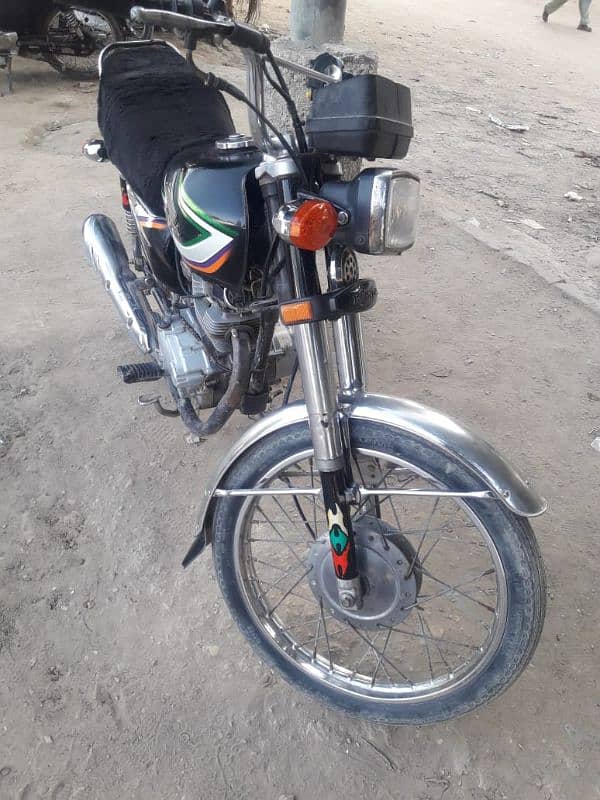 Honda 125 dadu nmbr enjen me awaz hy . PRICE FAINAL HY. 15