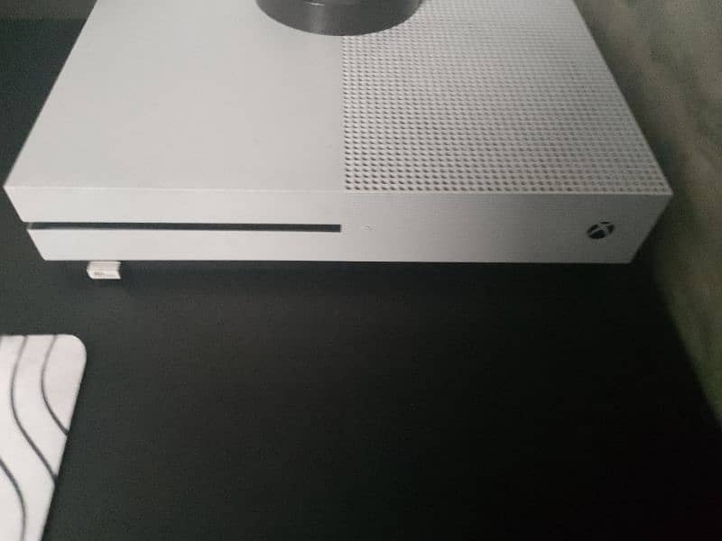 XBOX ONE S (urgent sale) 1