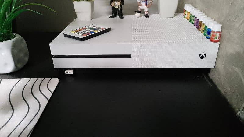 XBOX ONE S (urgent sale) 3