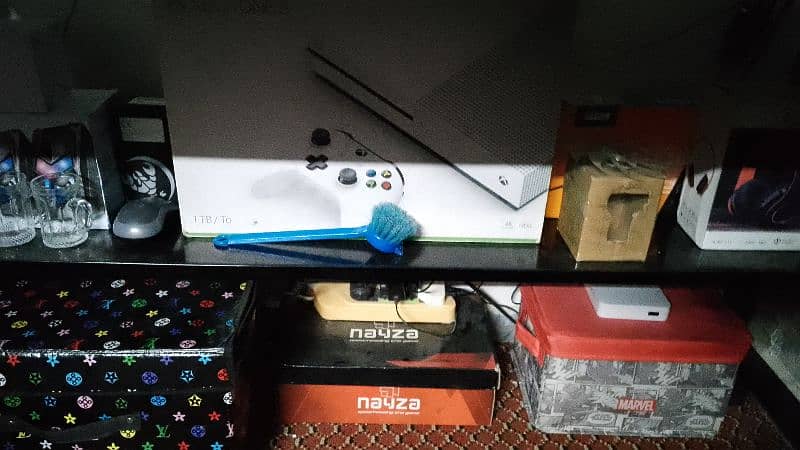 XBOX ONE S (urgent sale) 5