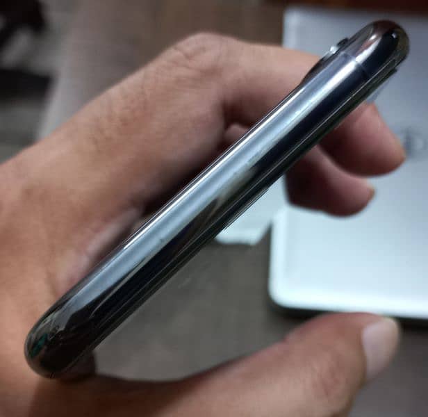 iphone XS Max colour space grey non pta 256 GB 9/10 condition. 1