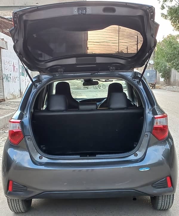 Toyota Vitz 2018 4