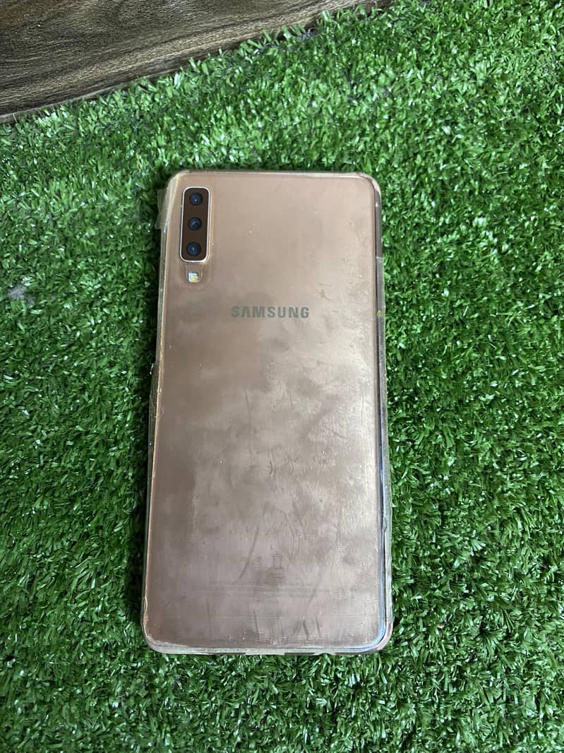 SAMSUNG GALAXY A7 4/128 Gold 2