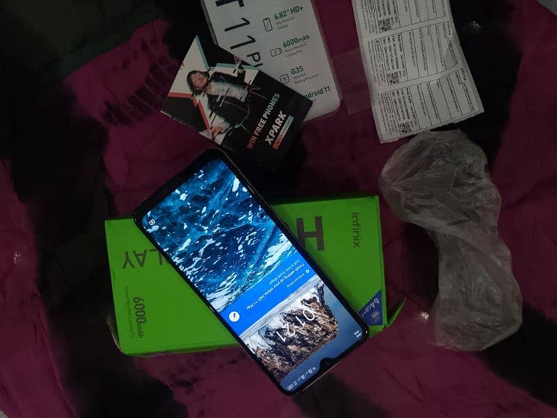 infinix hot 11 play 4 64 box sath ha original. 1