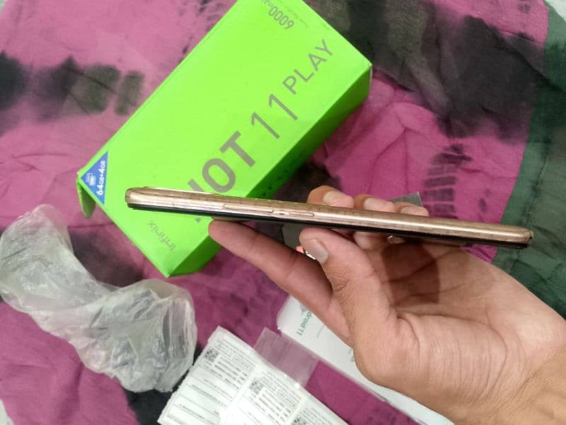 infinix hot 11 play 4 64 box sath ha original. 6