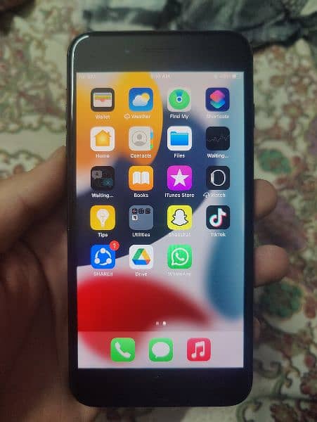 iphone 7 plus black (urgent sale) 1