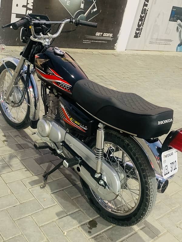 Honda 125 in lush condition 2