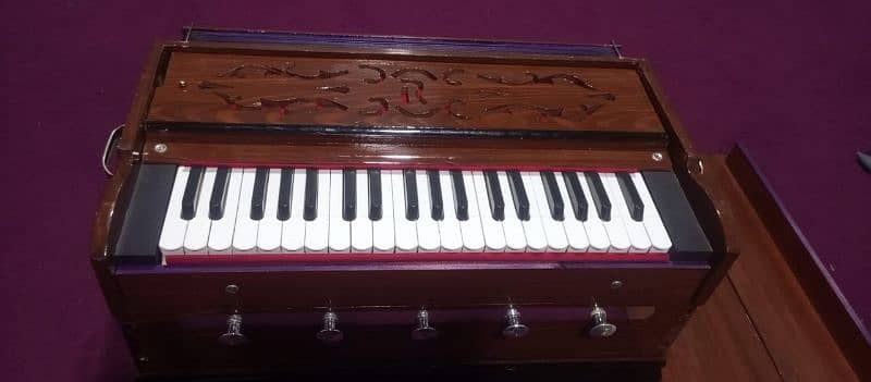 Harmonium for sale. 3