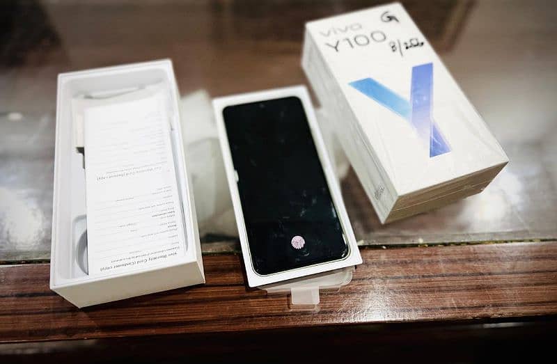 vivo y100 8gb ram. 256 gb memory full box 2 month use 3