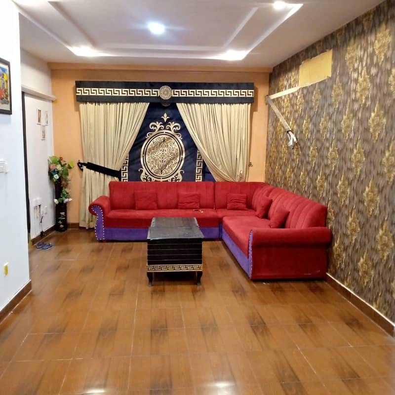 Par Day and short time Two BeD Room apartment Available for rent in Bahria town phase 4 and 6 empire Heights 2 Family apartment 0