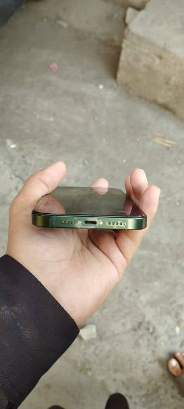 Iphone 13 ha new condition ha koi masla ni ha buss payso ke zarurat ha 8