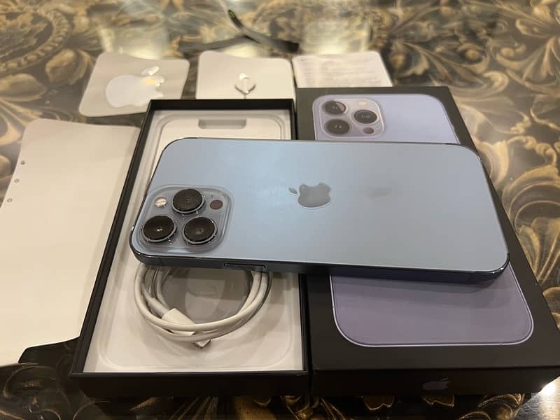 iPhone 13 Pro Max 256gb Sierra Blue! 14