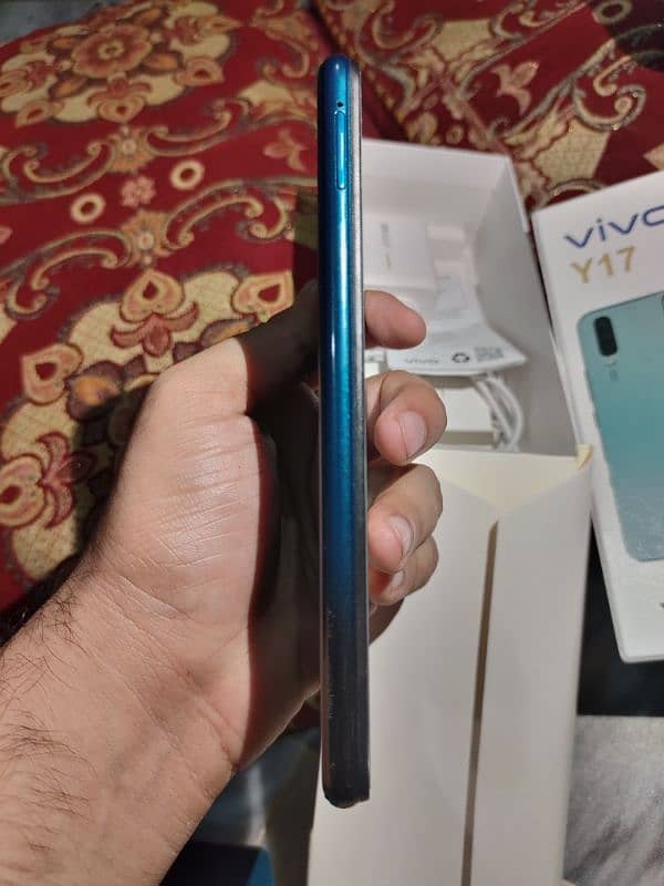 vivo Y17 8/256 read add 3