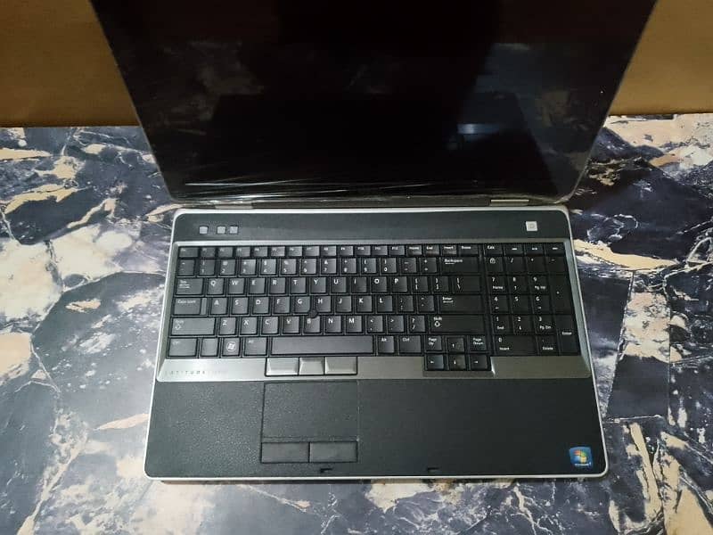 Dell Latitude E6530 1