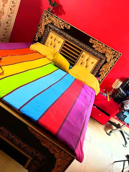 Double Bed With mattres Darsing Side Tables nahi Hain 3