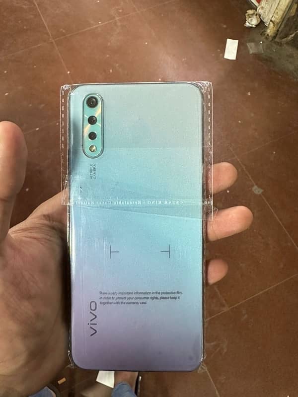 VIVO S1  6/128 gb 3