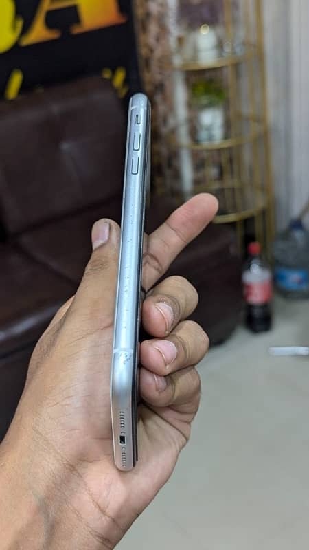 iPhone xr dual pta 128 gb 7