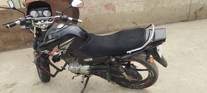 YAMAHA YBR 125G 4