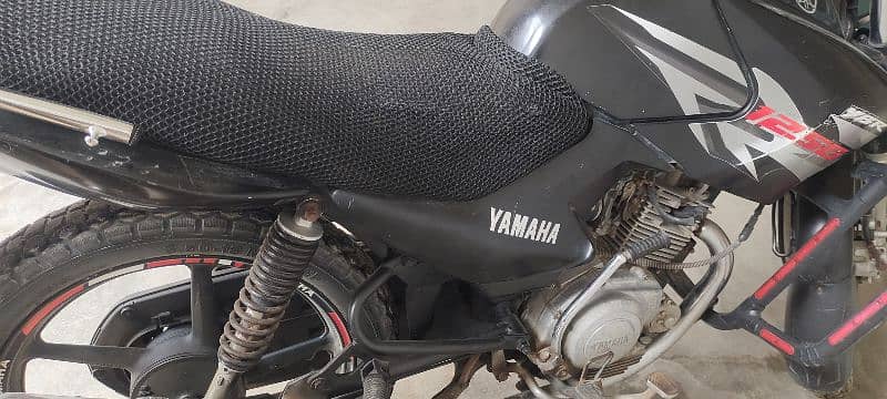 YAMAHA YBR 125G 6