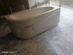 Bath tub