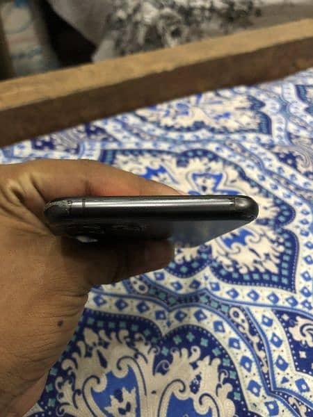 Iphone 11 pro 64 sim locked 3