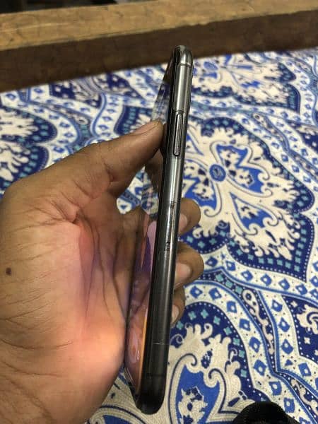 Iphone 11 pro 64 sim locked 4