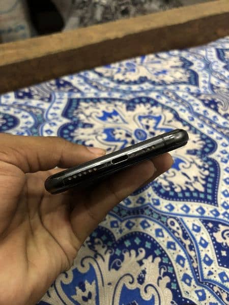 Iphone 11 pro 64 sim locked 5